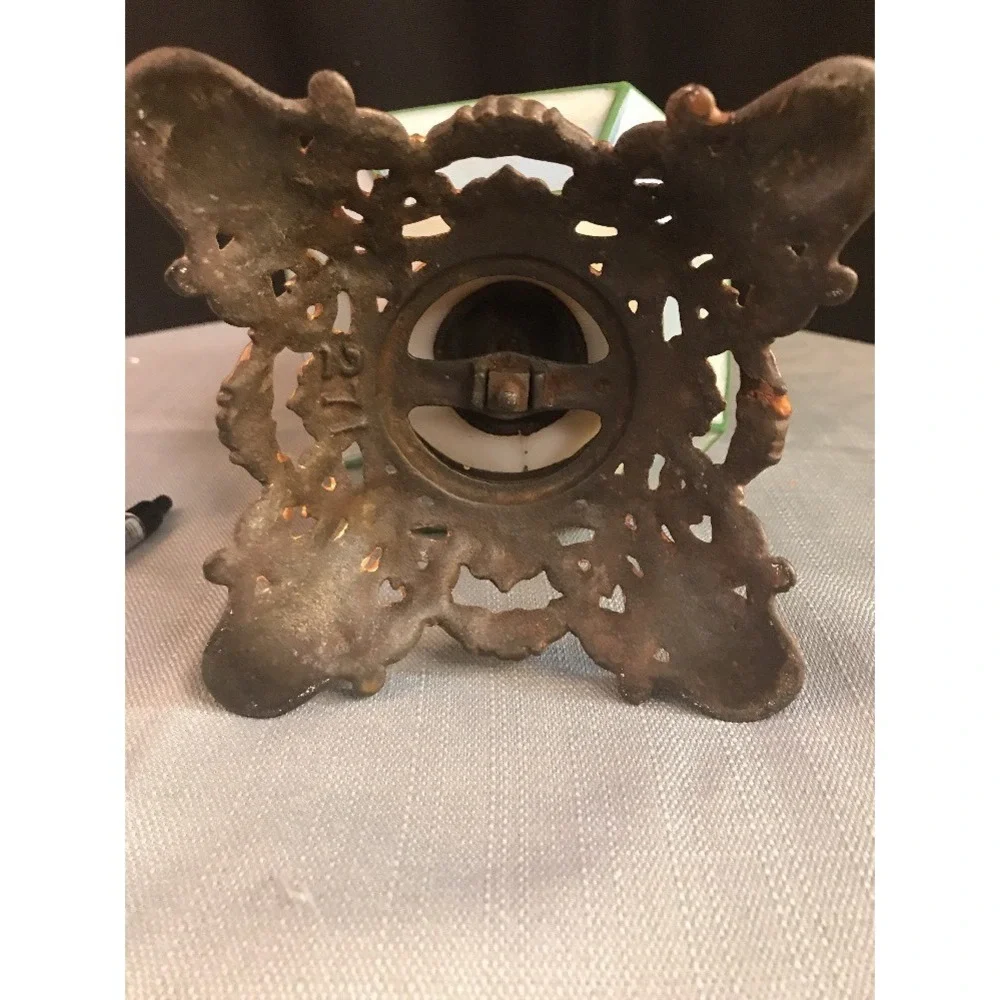 Vintage Antique Oil Lamp Lantern‎ With Hand Painted Grape Clusters Chimney